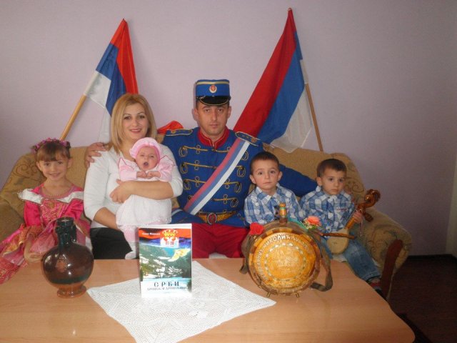 Брачни пар Николић - Горица и Саша са четворо дјеце